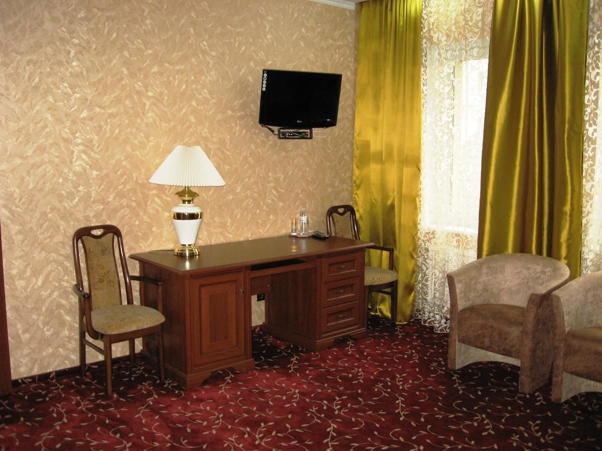 Отель Shato Paradis Hotel Ирпень