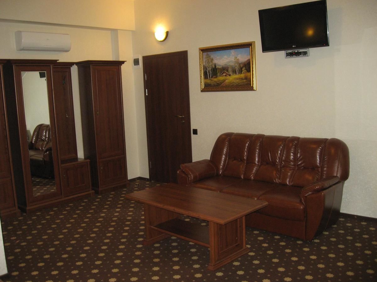 Отель Shato Paradis Hotel Ирпень