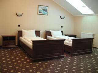 Отель Shato Paradis Hotel Ирпень Стандартный двухместный номер с 2 отдельными кроватями-3